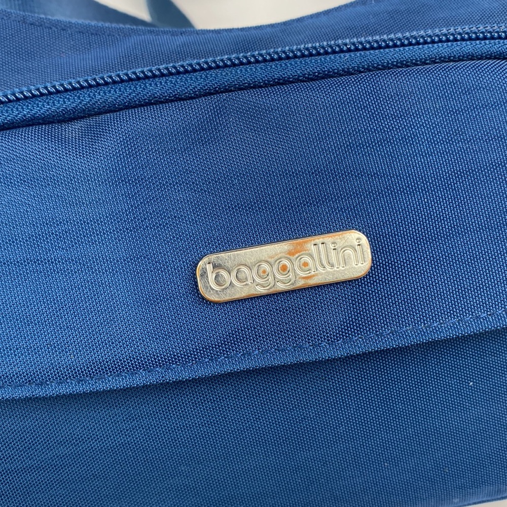 Baggallini | Blue Original Everyday Crossbody Bag - Picture 4 of 10